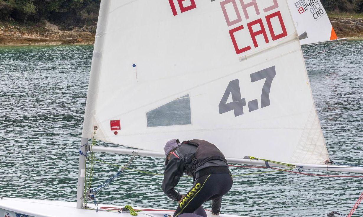 22.04.2022., Pula - 
U pulskom akvatoriju jedri se Prvenstvo Hrvatske za klasu ILCA 4 koje ce trajati od 22 do 24 .4. 2022. Prvenstvo je otvorenog tipa, tako da se osim hrvatskih jedrilicara jedre i jedrilicari iz susjednih zemalja. Photo: Srecko Niketic/PIXSELL