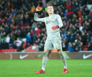 Sunderland vs Ipswich Town Sky Bet League 1 Sunderland Goalkeeper Ron-Thorben Hoffmann celebrates with a fist pump to the fans at full time during the Sky Bet League 1 match between Sunderland and Ipswich Town at the Stadium Of Light, Sunderland on Saturday 20th November 2021. Sunderland Tyne and Wear United Kingdom PUBLICATIONxNOTxINxFRA Copyright: xMIxNewsx fletcher-sunderla211120_npkL6