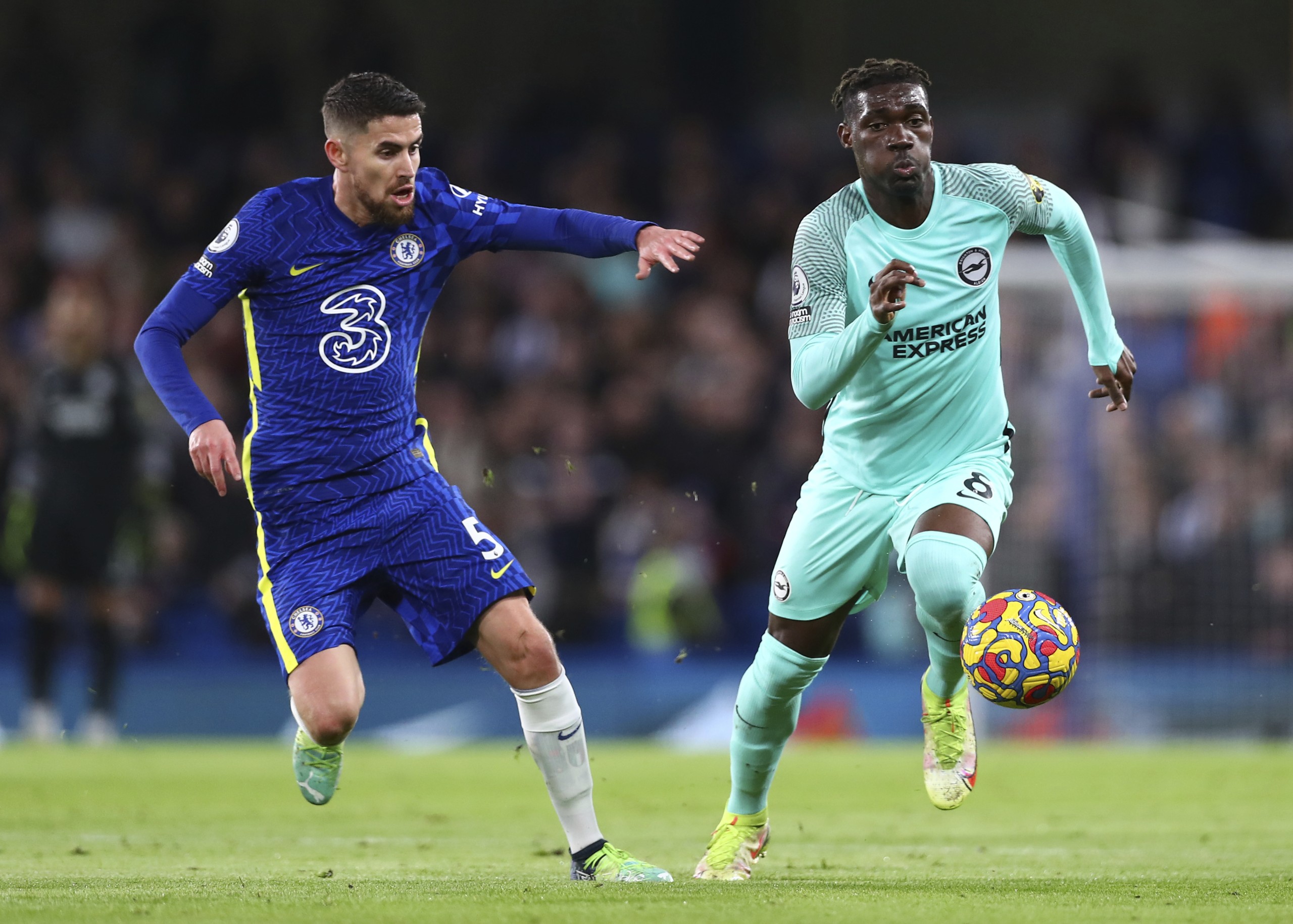 December 29, 2021, London, United Kingdom: London, England, 29th December 2021. Yves Bissouma of Brighton & Hove Albion is put under pressure by Jorginho of Chelsea during the Premier League match at Stamford Bridge, London. Picture credit should read: Jacques Feeney / Sportimage(Credit Image: © Jacques Feeney/CSM via ZUMA Wire) (Cal Sport Media via AP Images)