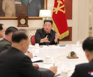 epa09954090 A photo released by the official North Korean Central News Agency (KCNA) shows North Korean leader Kim Jong Un (C) attending a meeting of the Presidium of the Political Bureau of the Central Committee of the Workers' Party of Korea (WPK) in Pyongyang, North Korea, 17 May 2022 (issued 18 May 2022).  North Korean leader Kim Jong Un has ordered nationwide lockdowns and mobilized troops to tackle the pandemic crisis since the country first disclosed the COVID-19 outbreak last week.  EPA/KCNA   EDITORIAL USE ONLY