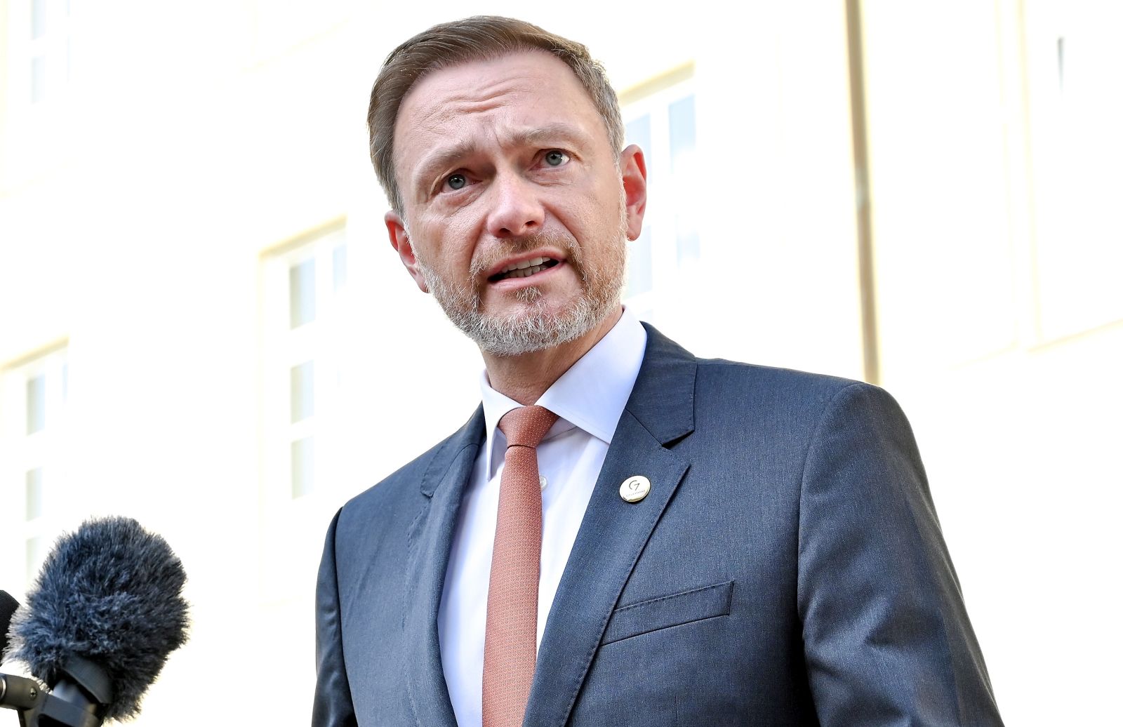 epa09957017 German Minister of Finance Christian Lindner speaks to the media during the G7 Finance Ministers and Central Bank Governors Meetings in Koenigswinter, near Bonn, Germany, 19 May 2022. The meetings of Finance Ministers and Central Bank Governors take place in Bonn and Koenigswinter on 18-20 May 2022.  EPA/SASCHA STEINBACH