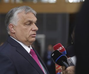 epa09986259 Hungary's Prime Minister Viktor Orban arrives at the first day of a Special European Summit on Ukraine at the European Council, in Brussels, Belgium, 30 May 2022.  EPA/STEPHANIE LECOCQ