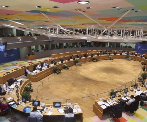 epa09986564 Ukrainian President Volodymyr Zelensky (on screen-L) speaks during a special meeting of the European Council at The European Council Building in Brussels, Belgium, 30 May 2022.  EPA/KENZO TRIBOUILLARD / POOL  MAXPPP OUT