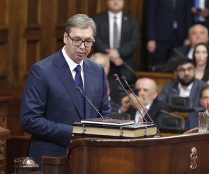 epa09987492 President of Serbia Aleksandar Vucic takes the oath as he is sworn in as President during a ceremony in Belgrade, Serbia, 31 May 2022. Vucic had won 58.59 per cent of votes cast in the elections held on 03 April 2022, securing a second five-year term as President.  EPA/ANDREJ CUKIC