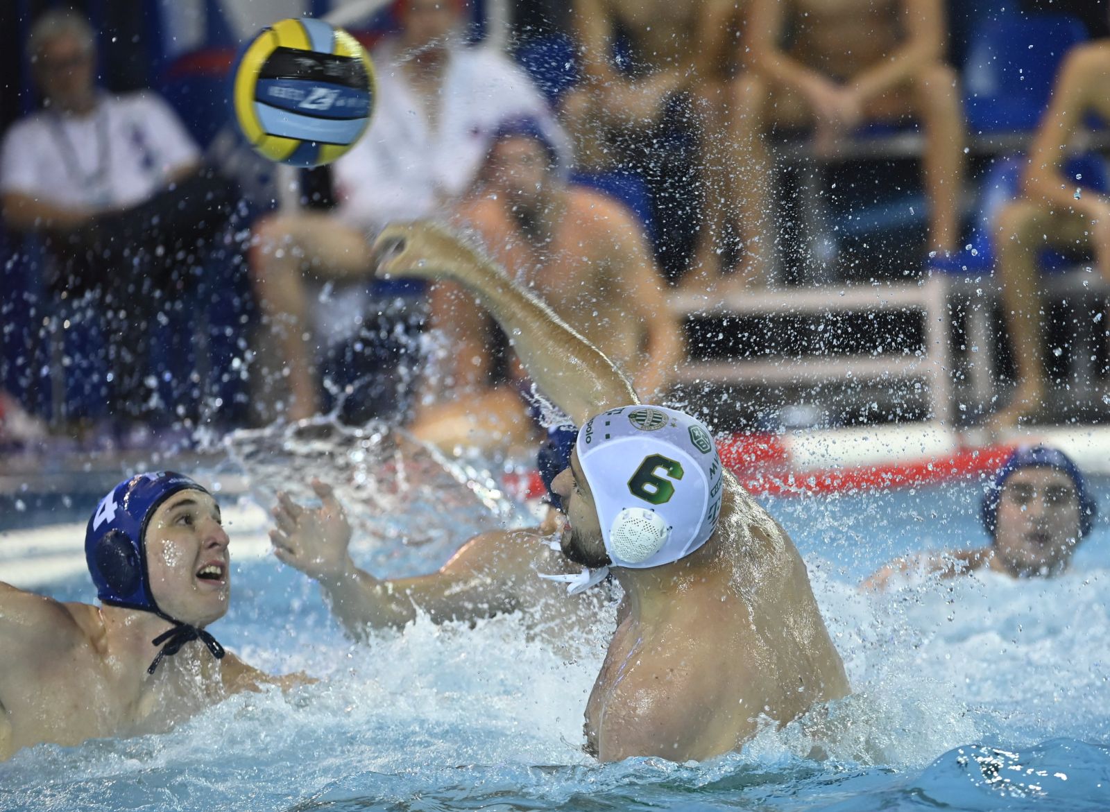 epa09992620 Nemanja Ubovic (C) of FTC Telekom in action against Maro Jokovic (L) of Jug Dubrovnik during the men's LEN Champions League quarter final water polo match between FTC Telekom Waterpolo and VK Jug Dubrovnik in Belgrade, Serbia, 02 June 2022.  EPA/Tamas Kovacs HUNGARY OUT