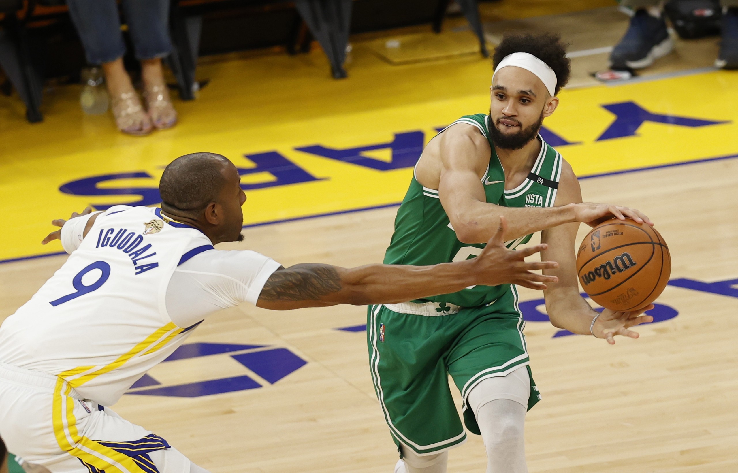 epa09993072 Boston Celtics guard Derrick White (R), passes around Golden State Warriors forward Andre Iguodala (L), during the fourth quarter of Game 1 of the National Basketball Association (NBA) Finals  between the Golden State Warriors and the Boston Celtics outside Chase Center, in San Francisco, California, USA, 02 June 2022.  EPA/JOHN G. MABANGLO  SHUTTERSTOCK OUT