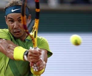 epa09993828 Rafael Nadal of Spain plays Alexander Zverev of Germany in their men’s semi final match during the French Open tennis tournament at Roland ​Garros in Paris, France, 03 June 2022.  EPA/YOAN VALAT