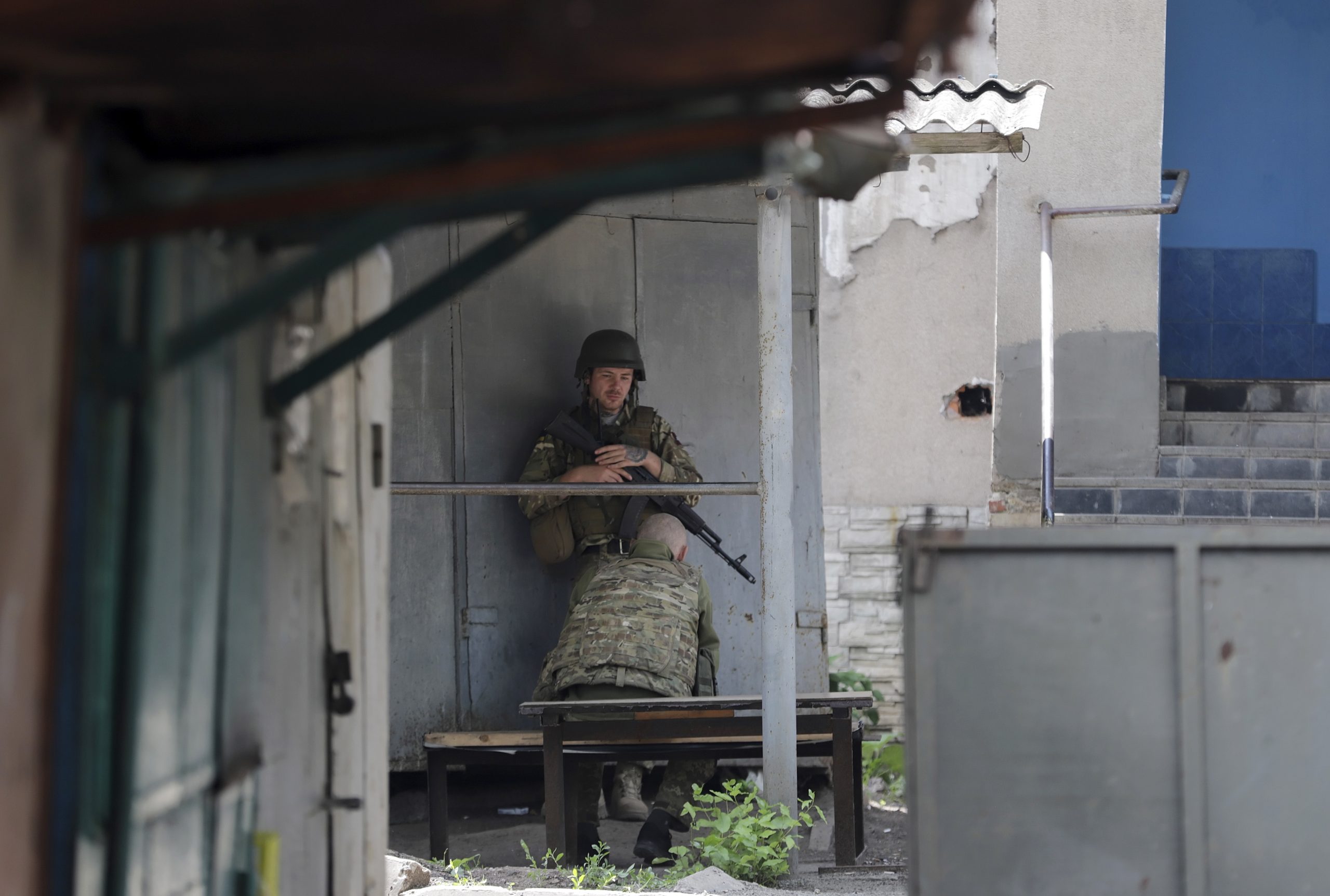 epa10001993 A Ukrainian servicemen rests close to their position in Novoluhanske, Donetsk area, Ukraine, 08 June 2022. Russian troops on 24 February entered Ukrainian territory, starting a conflict that has provoked destruction and a humanitarian crisis.  EPA/STRINGER