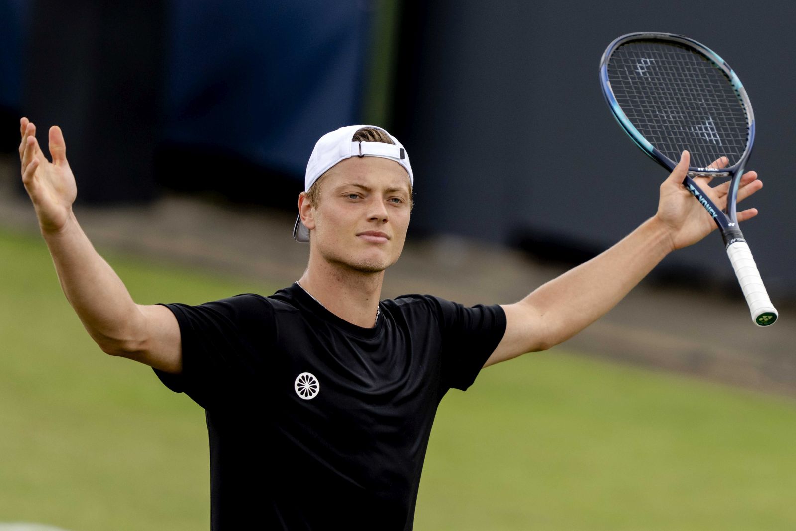 epa10005941 Tim Van Rijthoven wins his Quarter-final tennis match against Hugo Gaston of France at the Libema Open Rosmalen Grass Court Championships tennis tournament in Rosmalen, Netherlands, 10 June 2022.  EPA/Sander Koning