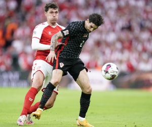 epa10006659 Denmark's Andreas Christensen (L) and Croatia's Sime Vrsaljko in action during the UEFA Nations League soccer match between Denmark and Croatia in Copenhagen, Denmark, 10 June 2022.  EPA/Liselotte Sabroe  DENMARK OUT