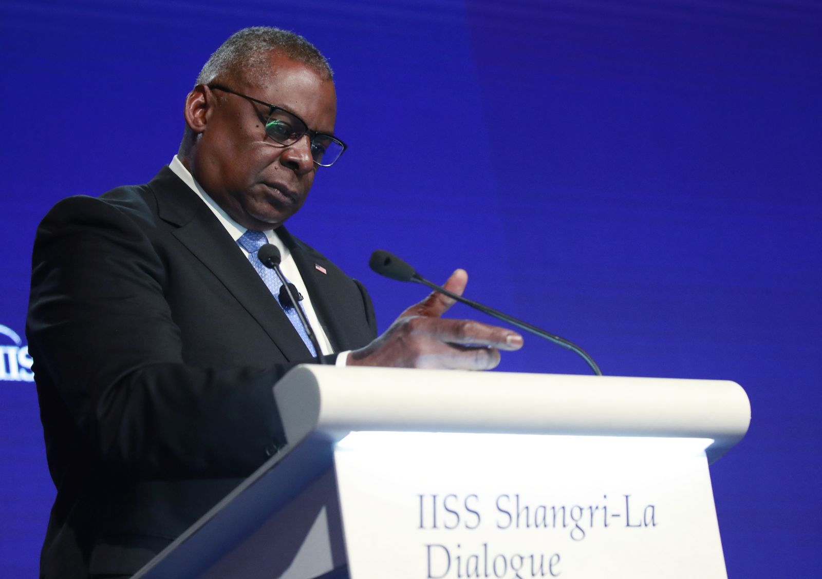 epa10007014 United States Secretary of Defense Lloyd Austin adjusts the microphone before his speech, during the International Institute for Strategic Studies (IISS) Shangri-la Dialogue at the Shangri-la hotel, in Singapore, 11 June 2022. Defense ministers and officials from 42 countries are gathered in the city state for the IISS Shangri-la Dialogue, an annual high level defence summit in the Asia Pacific region that has been on hold for the past two years due to the Covid-19 pandemic. The summit will be held from 10-12 June 2022  EPA/HOW HWEE YOUNG