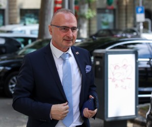 Zagreb, 13.06.2022 - Sjednica Predsjedništva HDZ-a u stožeru stranke na Trgu žrtava fašizma u Zagrebu. Na slici Gordan Grlić Radman.
foto HINA/ Damir SENČAR/ ds