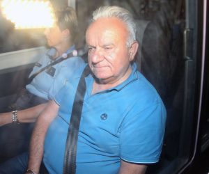 Zagreb, 14.06.2022 -  Bivi gradonaèelnik Petrinje Darinko Dumboviæ koji je osumnjièen da je obnaajuæi gradonaèelnièku dunost nezakonito pogodovao tvrtkama povezanima s njegovim sinom uhiæen je jutros i veèeras doveden u USKOK.  foto HINA/ Daniel KASAP/ ik