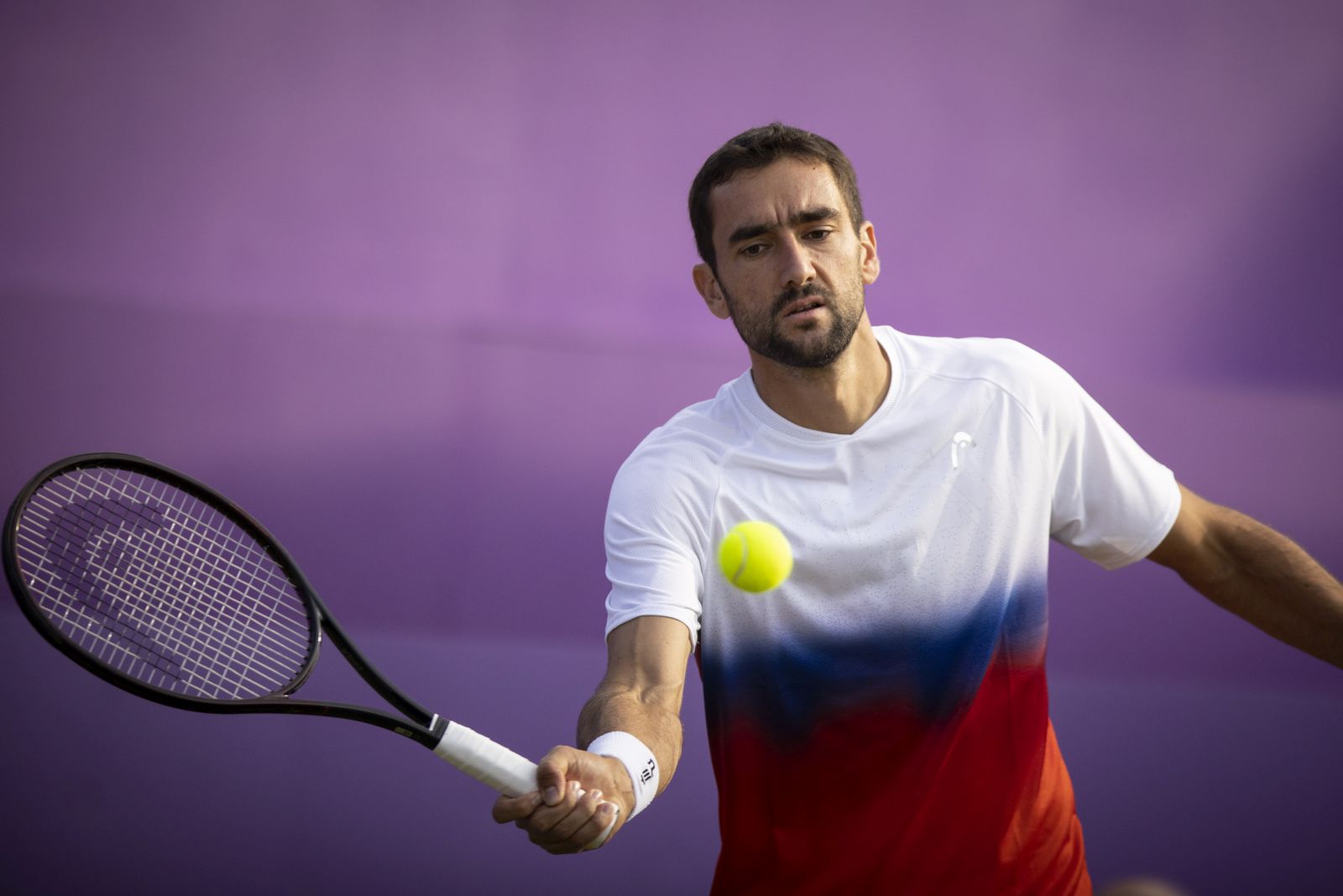 epa10014934 Croatia's Marin Cilic in action during his second round match against Kazakhstan's Alexander Bublik at the Queen's Club Championships tennis tournament in London, Britain, in London, Britain, 15 June 2022.  EPA/TOLGA AKMEN