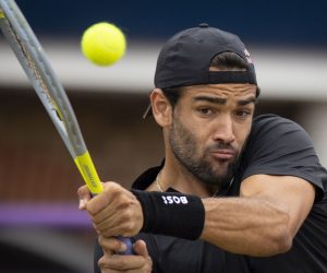 epa10020158 Matteo Berrettini of Italy in action during his semi final match against Botic van de Zandschulp of The Netherlands at the Queen's Club Championships tennis tournament in London, Britain, in London, Britain, 18 June 2022.  EPA/TOLGA AKMEN