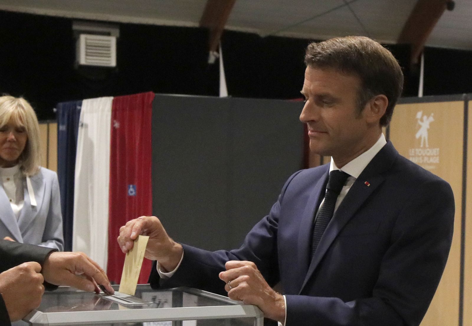 epa10021819 French President Emmanuel Macron casts his ballot in Le Touquet, northern France, 19 June 2022. French voters are going to the polls in the final round of key parliamentary elections that will demonstrate how much legroom President Emmanuel Macron’s party will be given to implement his ambitious domestic agenda.  EPA/Michel Spingler / POOL  MAXPPP OUT