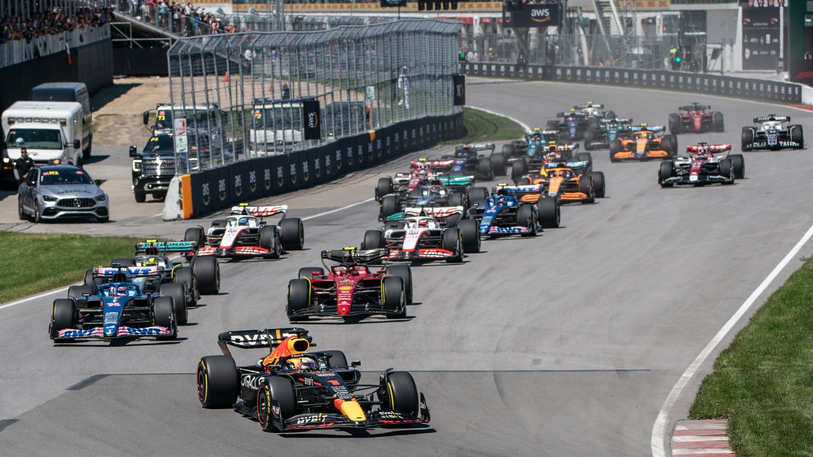 epa10022766 Dutch Formula One driver Max Verstappen of Red Bull Racing leads the pack of cars during the start of the Formula One Grand Prix of Canada at the Circuit Gilles-Villeneuve in Montreal, Canada, 19 June 2022.  EPA/ANDRE PICHETTE