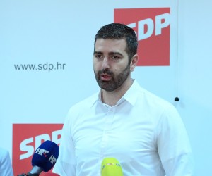 Split, 20.06.2022. -Konferencija za medije SDP-a. Na slici Davor Matijević, Sabina Glasovac,Suzana Piacun.  foto HINA/ Mario STRMOTIĆ/ ms