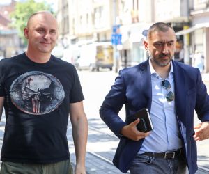 Zagreb, 20.06.2022. - Bivši HDZ-ov ministar Tomislav Toluši dolazi u USKOK dati iskaz vezano za pogodovanje u zapošljavanju i zlouporabu položaja. Na slici Tomislav Tolušić i njegov odvjetnik Ivan Stanić. 
Foto HINA/ Damir SENČAR/ ds