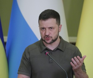 epa10025793 Ukrainian President Volodymyr Zelensky  attends his joint press conference with Prime Minister of Luxembourg Xavier Bettel after their meeting in Kyiv, Ukraine, 21 June 2022. Xavier Bettel arrived to Kyiv and met with President Zelensky and top Ukrainian officials, at a time when the country is pushing for EU membership.  EPA/SERGEY DOLZHENKO