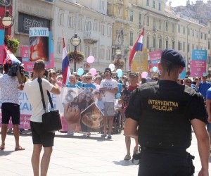 Rijeka,25.06.2022.- U organizaciji Inicijative Hod za ivot, obitelj i Hrvatsku u subotu je na Korzu odran "Hod za ivot". Hodalo se za zakonsku i svaku drugu zatitu neroðenog djeteta, njegove majke, oca i cijele obitelji.