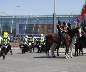 epa10036310 Spanish police near the IFEMA center before the upcoming NATO summit in Madrid, Spain, 27 June 2022. The NATO Summit will be held from 28 to 30 June.  EPA/J.J.Guillen