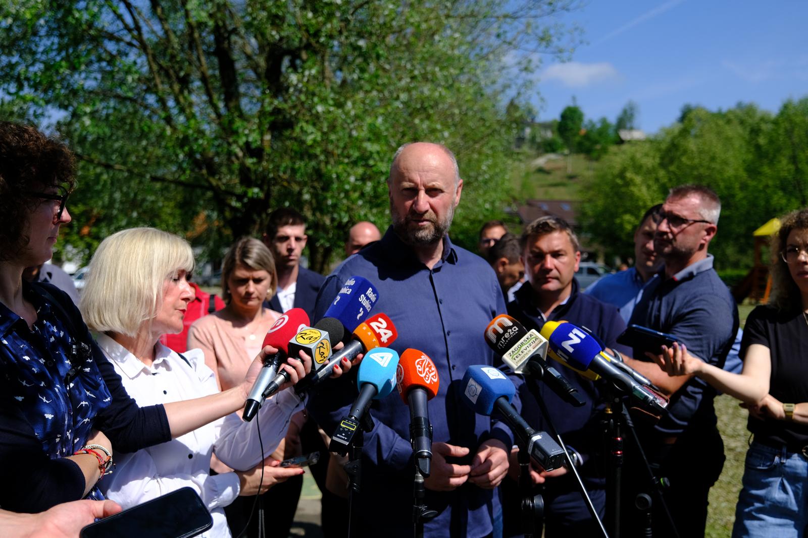 03.06.2022., Kumrovec, Klanjac - Veliko nevrijeme zahvatilo je sjevernu gdje su najvise nastradala mjesta Klanjec i Kumrovec. Ministrica poljoprivrede Marija Vuckovic te celnici lokalnih jedinica najteze pogodjenih podrucja obratili su se javnosti. Zupan Krapinsko-zagorski Zeljko Kolar. Photo: Slaven Branislav Babic/PIXSELL