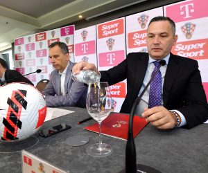 04.05.2022., Zagreb - Svecano potpisivanje ugovora izmedju Hrvatskog nogometnog saveza, Hrvatskog Telekoma i Super Sporta o televizijskim i marketinskim pravima za utakmice pod okriljem HNS-a. Marijan Kustic, predsjednik Hrvatskog nogometnog saveza Tomislav Svetina, izvrsni direktor Hrvatskog nogometnog saveza Kostas Nebis, predsjednik Uprave Hrvatskog Telekoma Natasa Rapaic, clanica Uprave Hrvatskog Telekoma Goran Djuric, clan Uprave Super Sporta Radim Haluza, clan Uprave Super Sporta.   Photo: Marko Lukunic/PIXSELL