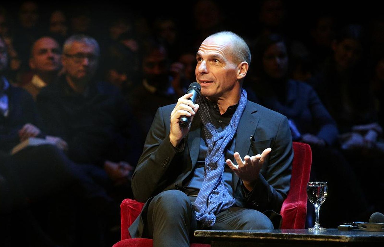 04.12.2016., Zagreb - U Hrvatskom narodnom kazalistu na Filozofskom teatru gostovao je bivsi ministar financija Grcke Janis Varoufakis.rPhoto: Zarko Basic/PIXSELL