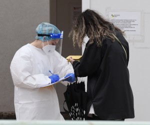 06.05.2022., Sibenik - Dolaskom ljepsih vremena broj testiranja na koronavirus sve je manji, a i broj zarazenih je u padu. Photo: Hrvoje Jelavic/PIXSELL
