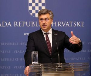 06.06.2022., Zagreb - Konferencija za medije u Banskim dvorima nakon telefonske sjednice Vlade vezano uz uredbu o utvrdjivanju najvisih maloprodajnih cijena naftnih derivata. Predsjednik Vlade Andrej Plenkovic.   Photo: Goran Stanzl/PIXSELL