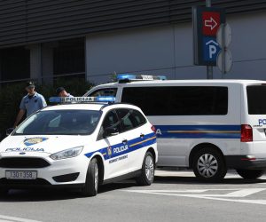 06.06.2022., Sibenik - Osobni automobil sletio s ceste i preokrenuo se kod Kauflanda. Vozac prevezen u bolnicu, a ocevid je u tijeku. Photo: Dusko Jaramaz/PIXSELL
