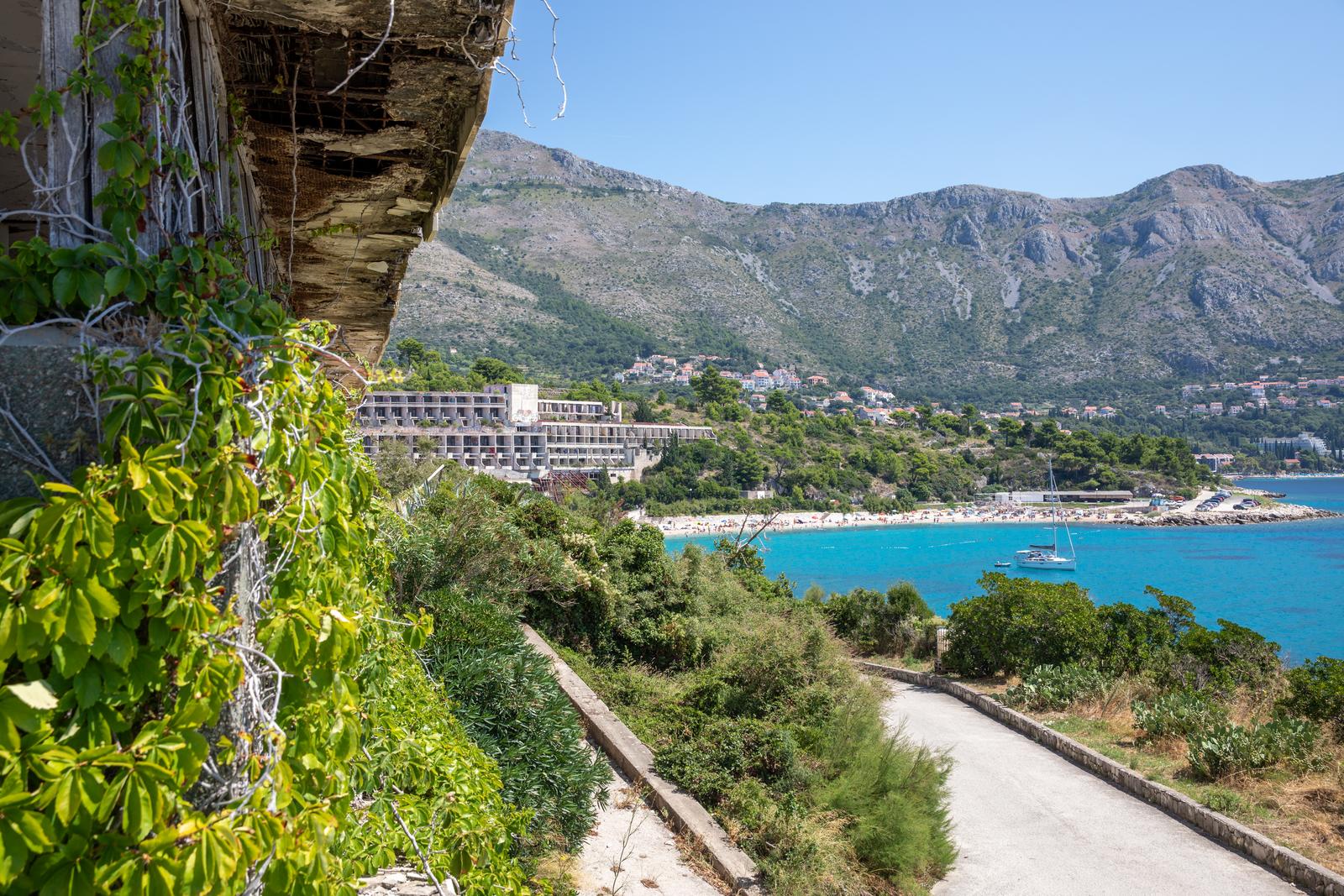 06.08.2019., Kupari, Zupa dubrovacka - Plaza i bivsi turisticki kompleks u Kuparima. Photo: Grgo Jelavic/PIXSELL