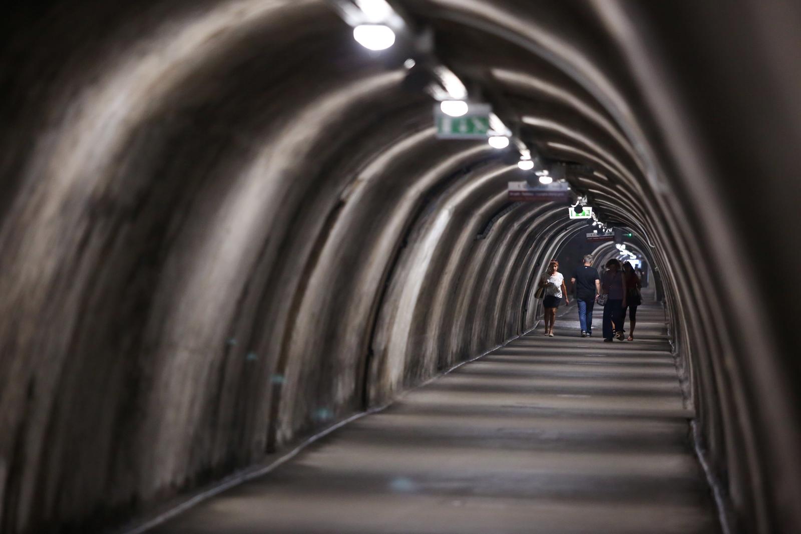 07.08.2018., Zagreb - Gradjani spas od vrucina pronasli u tunelu Gric. "nPhoto: Luka Stanzl/PIXSELL