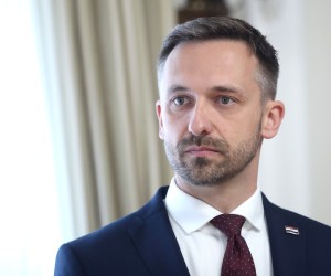 09.06.2022., Zagreb - Banski dvori. Predsjednik Vlade Andrej Plenkovic predstavio je na konferenciji za novinare zakonske izmjene vezane uz novi model obiteljske mirovine i povecanje najnizih mirovina. Uz predsjednika Vlade bio je i ministar rada, mirovinskoga sustava, obitelji i socijalne politike Marin Piletic te zastupnik u Hrvatskom saboru Silvano Hrelja. Photo: Sanjin Strukic/PIXSELL