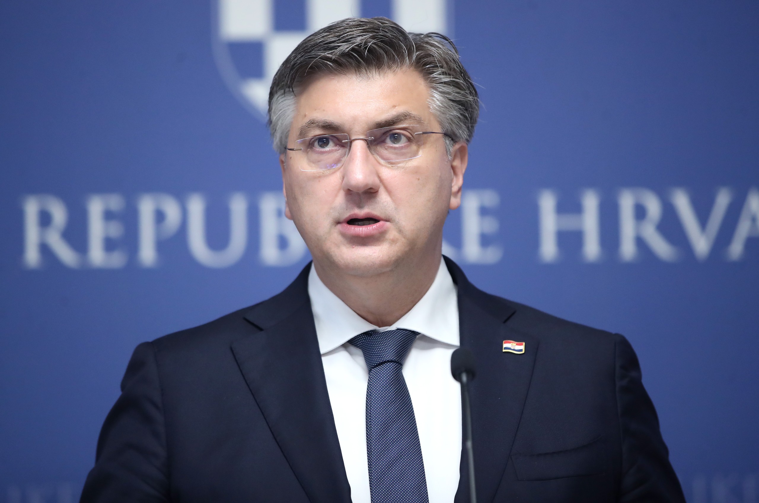 09.06.2022., Zagreb - Banski dvori. Predsjednik Vlade Andrej Plenkovic predstavio je na konferenciji za novinare zakonske izmjene vezane uz novi model obiteljske mirovine i povecanje najnizih mirovina. Uz predsjednika Vlade bio je i ministar rada, mirovinskoga sustava, obitelji i socijalne politike Marin Piletic te zastupnik u Hrvatskom saboru Silvano Hrelja. Photo: Sanjin Strukic/PIXSELL