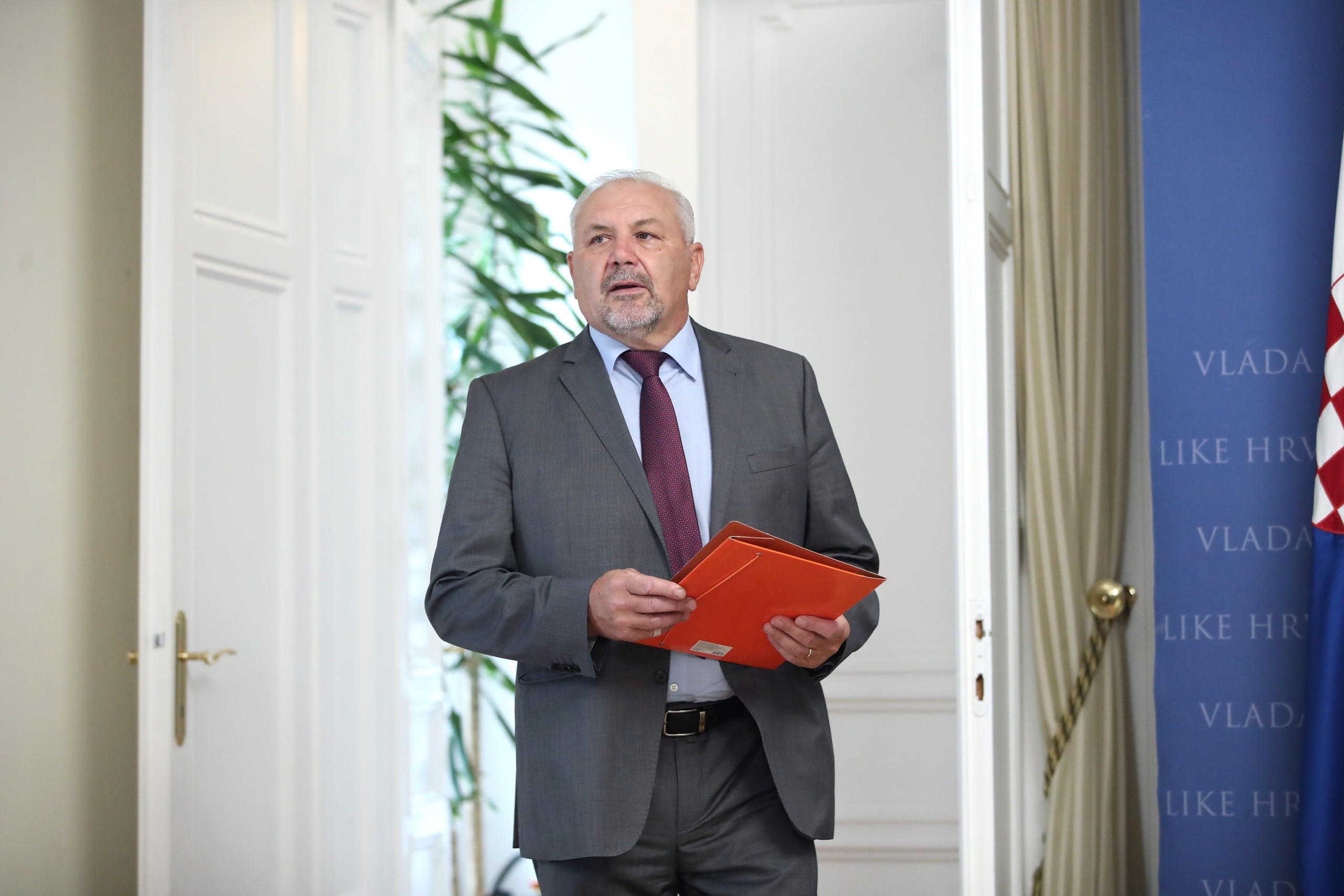 09.06.2022., Zagreb - Banski dvori. Predsjednik Vlade Andrej Plenkovic predstavio je na konferenciji za novinare zakonske izmjene vezane uz novi model obiteljske mirovine i povecanje najnizih mirovina. Uz predsjednika Vlade bio je i ministar rada, mirovinskoga sustava, obitelji i socijalne politike Marin Piletic te zastupnik u Hrvatskom saboru Silvano Hrelja. Photo: Sanjin Strukic/PIXSELL