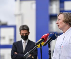 09.11.2021., Zagreb -  Veleposlanstvo SAD-a urucilo je donaciju uredjaja vrijednog vise od milijun kuna dijagnostickom laboratoriju klinike za infektivne bolesti Fran Mihaljevic. Photo: Igor Soban/PIXSELL