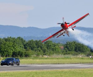 11.06.2022., Varazdin - Peter Podlunsek, iskusni Red Bull akrobatski pilot, u sportskom avionu preletio iznad Rimac Nevere na visini od tek nekoliko metara.  Photo: Vjeran Zganec Rogulja/PIXSELL