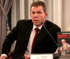 10.12.2014., Zagreb - U Novinarskom domu predstavljena je knjiga profesora Mirka Bilandzica Sjeme zla: uvod u studije terorizma. rPhoto: Zarko Basic/PIXSELL