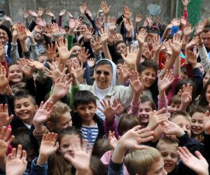 12.05.2014., Pozega - Ucenici Katolicke osnovne skole pomazu skolovanje vrsnjaka u Beninu. Tijekom godine skupljaju novce koje jednom godisnje sestra Cinta Petrovic, misionarica u Beninu, odnosi malim vrsnjacima.rPhoto: Dusko Mirkovic/PIXSELL