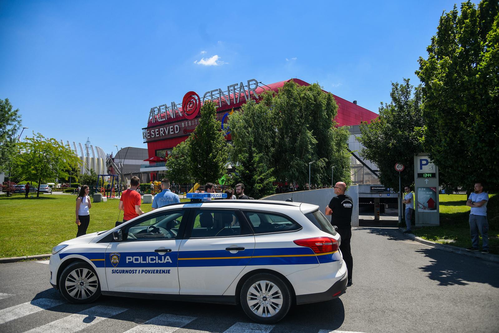 12.06.2022.., Zagreb -  Dojava o bombi u Arena centru  Photo: Josip Regovic/PIXSELL