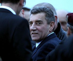 16.11.2012., Zagreb - Docek na pisti u zracnoj luci Zagreb za oslobodjene generale Antu Gotovinu i Mladena Markaca koji ce sletjeti drzavnim zrakoplovom. Generali sletjeli u zracnu luku i pozdravljaju se s okupljenima koji su ih svecano docekali. Photo: Goran Stanzl/PIXSELL