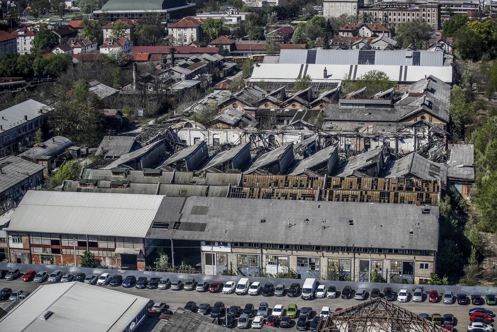 13.04.2022., Zagreb - Panorama grada Zagreba snimljena s nebodera u Strojarskoj cesti 20.  Zapusteni prostori tvrtke Gredelj.
  Photo: Slavko Midzor/PIXSELL