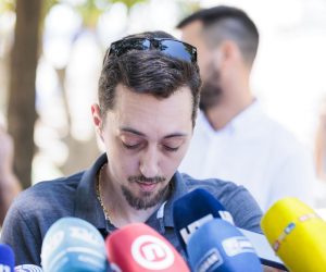 13.06.2022., Split - Nakon sto su mediji jucer objavili aferu dopisivanja vijecnika Luke Baricica i bivseg zamjenika gradonacelnika Bojana Ivosevica s nepoznatim osobama preko interneta danas je odrzana konferencija za medije na tu temu. Luka Baricic
  Photo: Miroslav Lelas/PIXSELL