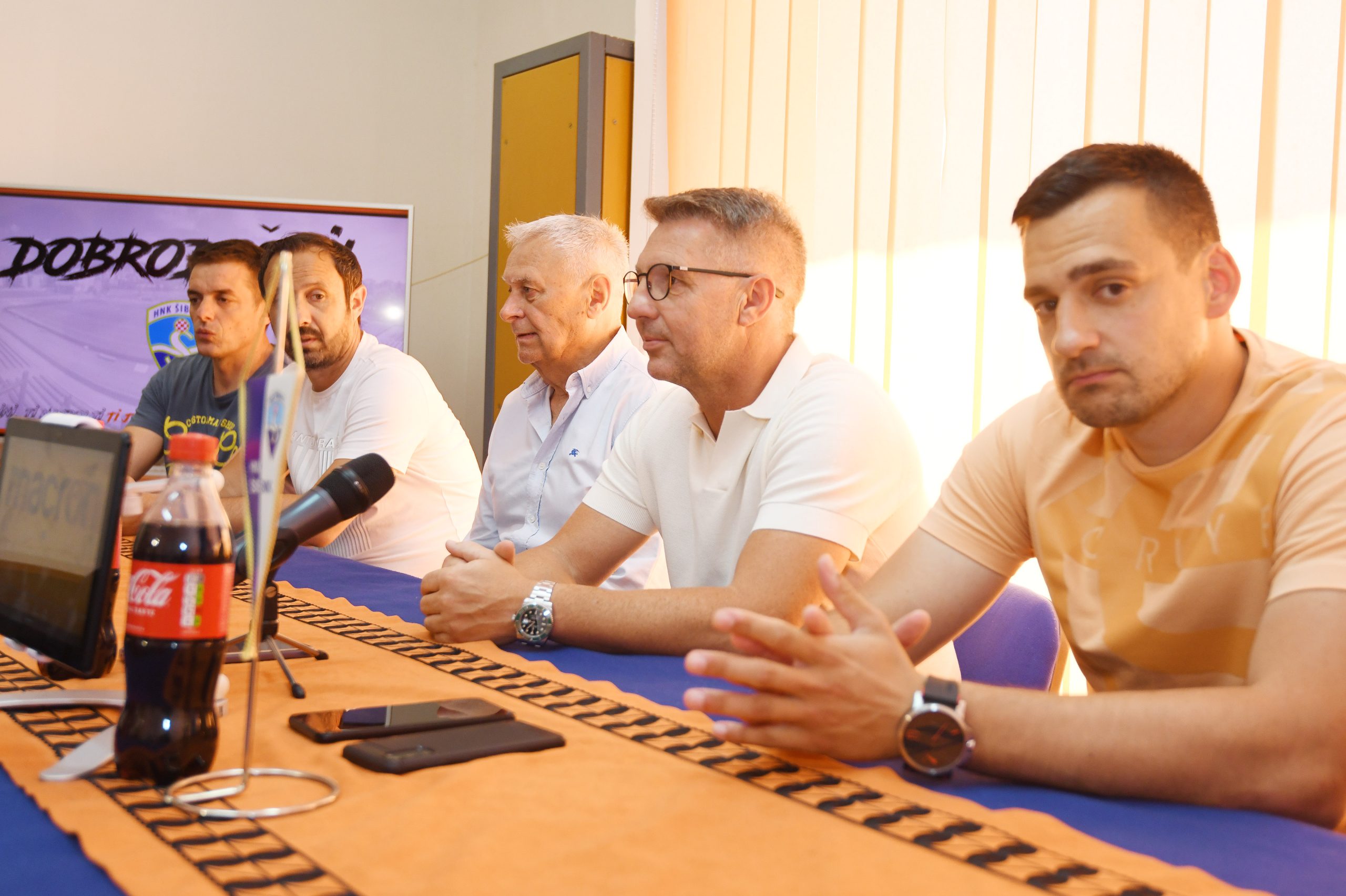 13.06.2022., Sibenik - Nogometni klub Sibenik predstavio trenera i strucno stozer za iducu natjecateljsku sezonu. Novi strucni stozor cine Damir Canadi - glavni trener, Mirko Hrgovic, Mario Rac pomocni treneri, Ivica Matas trener vratara, Miljenko Rak kondicijski trener, Frane Cinoti kondicijski trener, Ante Rak rehabilitator, Armin Alibegovic analiticar.  Photo: Hrvoje Jelavic/PIXSELL