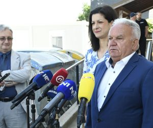 14.06.2021.,Petrinja - Odrzana je sluzbena primopredaja izvrsne vlasti između dosadasnjeg gradonacelnika Darinka Dumbovica i nove gradonacelnice Petrinje Magdalene Komes.rPhoto: Nikola Cutk/PIXSELL