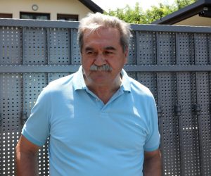 14.06.2022., Petrinja - Susjed Darinka Dumbovica, Branko Vidovic dao je izjavu medijima. Darinko Dumbovic i njegov sin privedeni su zbog sumnje u pocinjenje kaznenih djela protiv sluzbene duznosti. Istragu provode Policijski sluzbenici Policijske uprave sisacko-moslavacke u suradnji s policijskim sluzbenicima Policijskog nacionalnog ureda za suzbijanje korupcije i organiziranog kriminaliteta, i u koordinaciji  s Uredom za suzbijanje korupcije i organiziranog kriminaliteta. Photo: Edina Zuko/PIXSELL