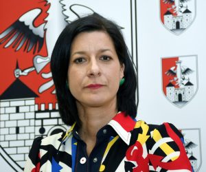 14.06.2022., Petrinja - Petrinjska gradonacelnica Magdalena Komes odrzala je konferenciju za medije na kojoj je govorila o tome kakvo je stanje u gradu bilo nakon preuzimanja vlasti od bivseg gradonacelnika Darinka Dumbovica koji je danas uhicen. Magdalena Komes Photo: Nikola Cutuk/PIXSELL
