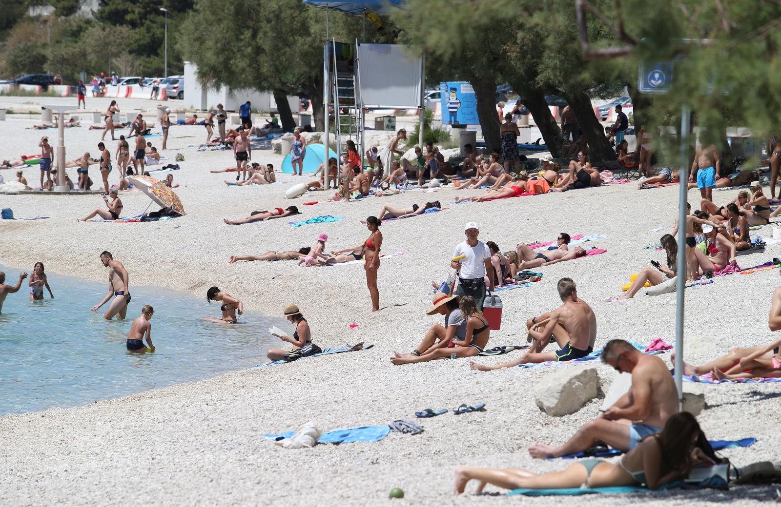 14.07.2020., Split - Plaza Znjan omiljeno kupaliste Splicana a svakim danom sve vise i turista.rPhoto: Ivo Cagalj/PIXSELL